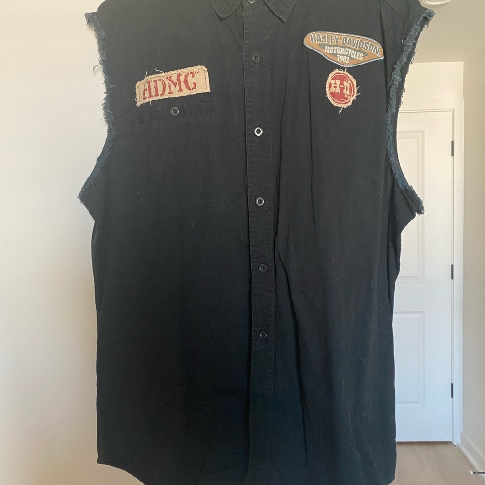Harley-Davidson Black Sleeveless Button-Down Shirt with Red Patches